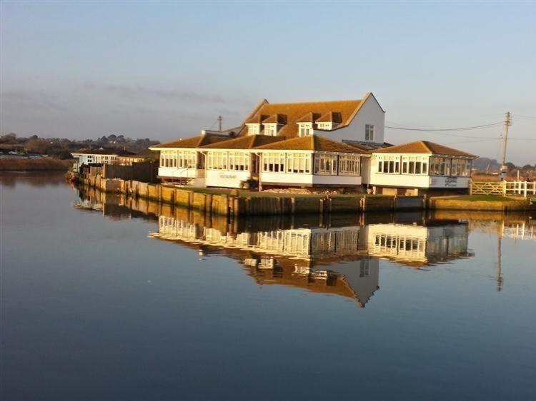 The Boardwalk Villa West Bay Exterior foto